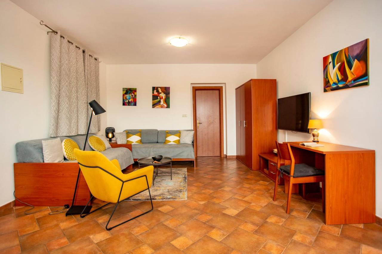 Apartments Maller 로비니 외부 사진
